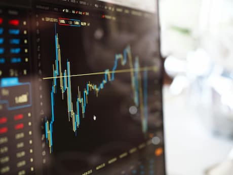 央行政策透视：GDP 5.0%与货币宽松下的黄金风险
